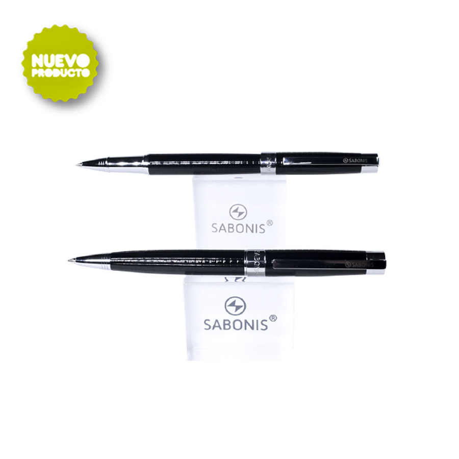 JUEGO DE BOLÍGRAFO + ROLLER CON CUERPO TEXTURIZADO Y DETALLES CROMADOS.Su diseño es la combinación del buen hacer lujo y personalidad. Ideal para las grandes ocasiones y el momento exacto para ser utilizada. Calidad garantizada.Precio por juego, incluye estuche.Color: Negro.Tinta: Negra.