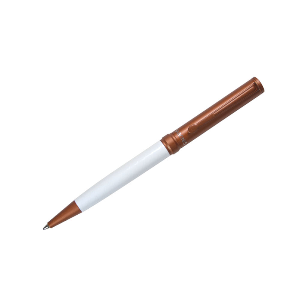 Bolígrafo SABONIS modelo CELEBRITY.Su diseño es la combinación del buen hacer lujo y personalidad. Ideal para las grandes ocasiones y el momento exacto para ser utilizada. Calidad garantizada.Precio unitario, incluye estuche.Colores: Blanca y beige.Tinta: Negra.